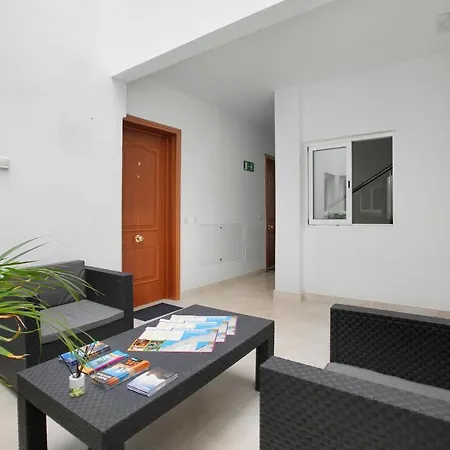 شقة Esterlicia 0-2 كانديلاريا